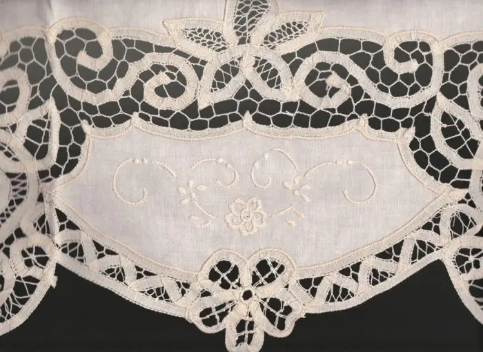 wBatten Lace valance-Window Pane