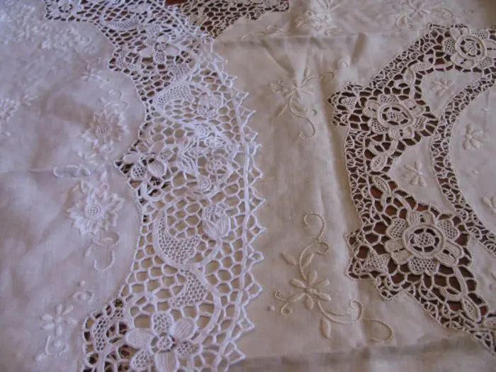 wTC2003-5 Reticella Lace Tablecloth Round TA2422