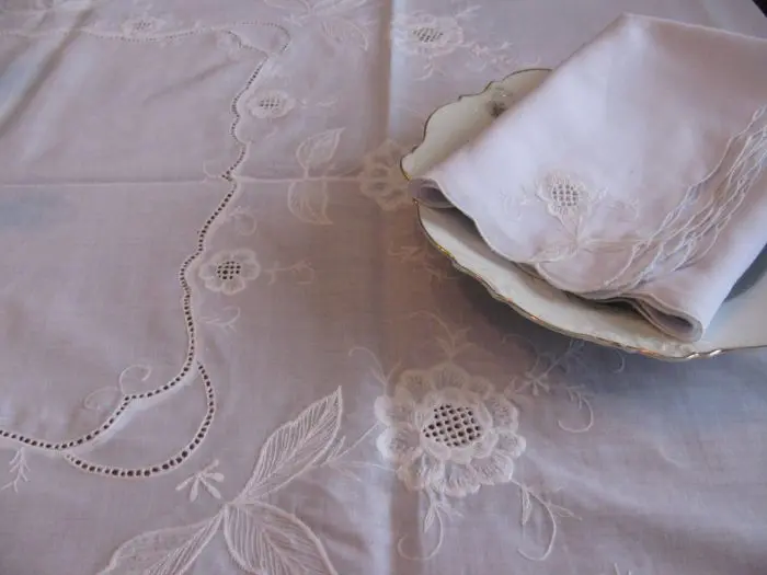 wTC724W Chrysanthemums cutwork Linen-poly TA2086