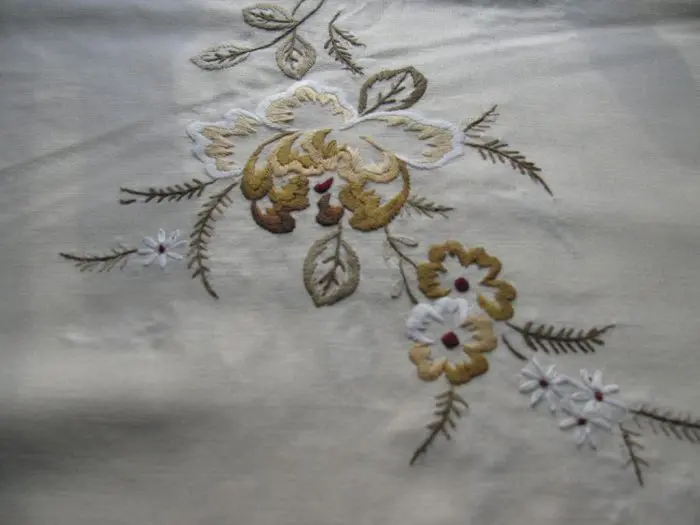 wTCD43431E Art Drawing in Embroidery of Chrysanthemum Round TA2286