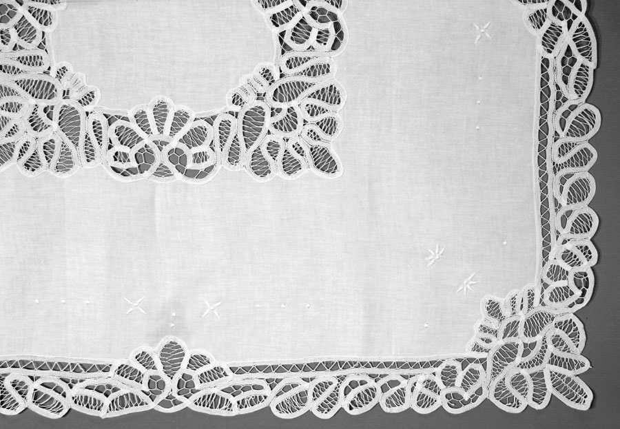 Classic Battenburg Lace Tablecloth The And Linens Co Classic Battenburg Lace Tablecloth
