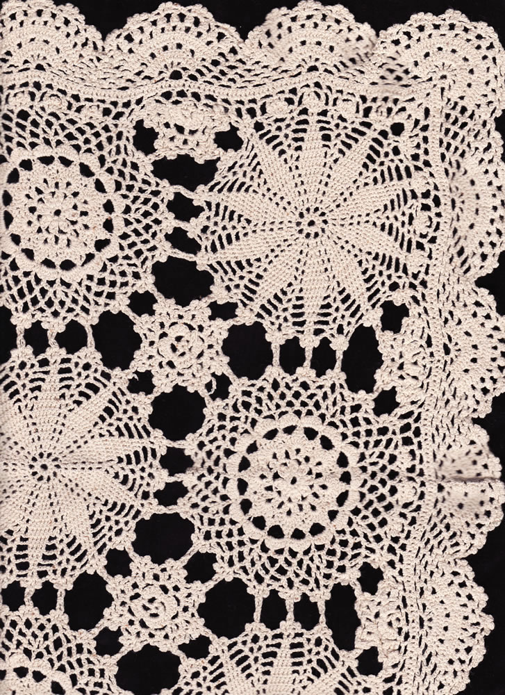 Laivigo New Handmade Crochet Lace Round Table Cloth Doilies Doily,24  Inch,White : : Home