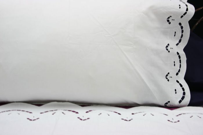 Cutwork Tulip bed sheet and pillow case set