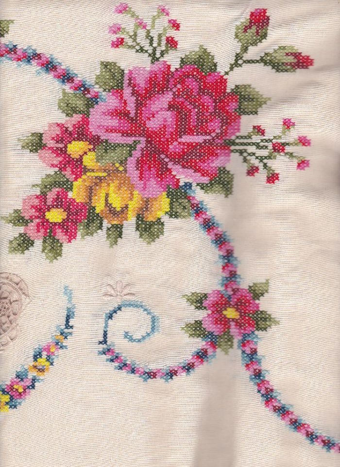 P45A close up Venice Lace & Cross Stitch Roses_0001