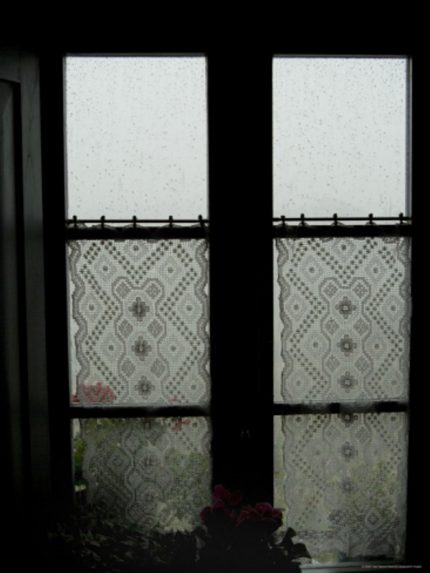 lace-curtains-adorn-the-window-of-a-tuscan-villa-in-the-rain-tuscany-italy