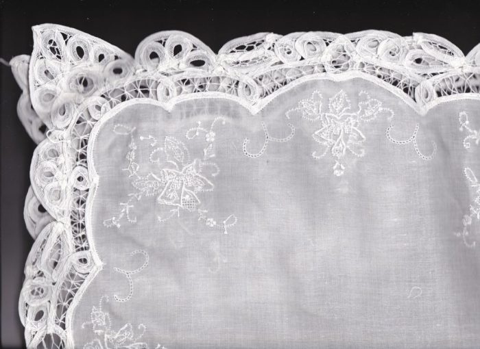 wREIGN-Royal Batten Lace Wedding handkerchief 45162