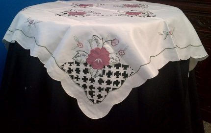 wTC2099 Roses &Cut Lace  table tppper  BBp474