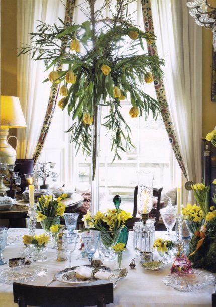 wTable setting- Easter Yellow Blooms