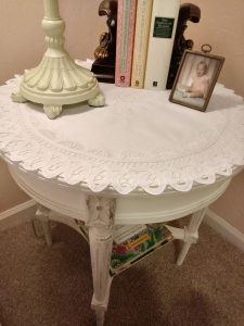 For the lovers of Battenburg Lace a simple and elegant decoration Light and delicate this sturdy lace trim provides a subtle touch of romance to the decor
