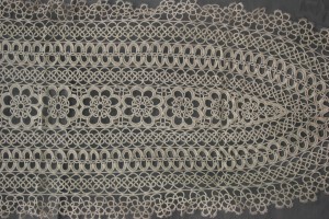 Handmade Tatting Lace runner is a beauty to behold and a rare treasure that will endure the passage of time.
