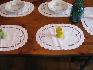White 100% pure linen Cutwork Lily Place Mat and matching Napkin set.
