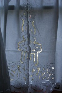 Cutwork Rose Café curtain is beautifully embroidered with Roses along the edges.