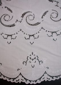 Richelieu Cutwork Petal Lace trim oval tablecloth needle stitched by expert artisans