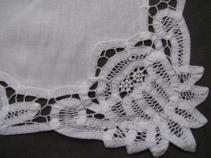 Battenburg Lotus Lace Antique White Linen Place Mat & matching Napkin 2-pieces set