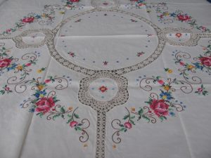 Royal Albert Old Country Rose-Ecru Cross-Stitched Round tablecloth
