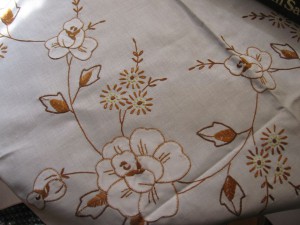 The meaning of White Rose expressed in Applique pure Cotton vintage tea tablecloth.