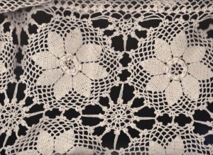 Irish Rose Sunflower crochet lace vintage ecru in ovals and round tablecloths