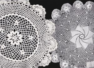 How to Craft a Handmade Christmas by Victoria Magazine DIY 2-pieces set Crochet lace doilies 