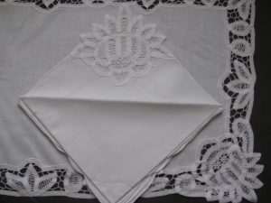 Battenburg Lotus Lace Antique White Linen Place Mat & matching Napkin 2-pieces set