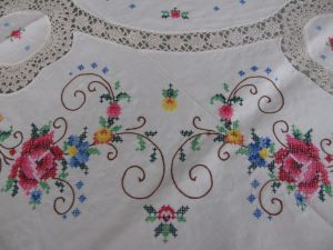 Royal Albert Old Country Rose-Ecru Cross-Stitched Round tablecloth