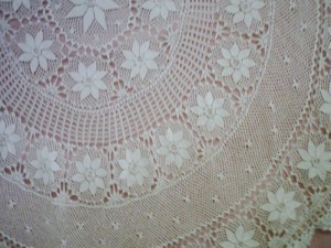 Irish Rose Sunflower crochet lace vintage ecru in ovals and round tablecloths