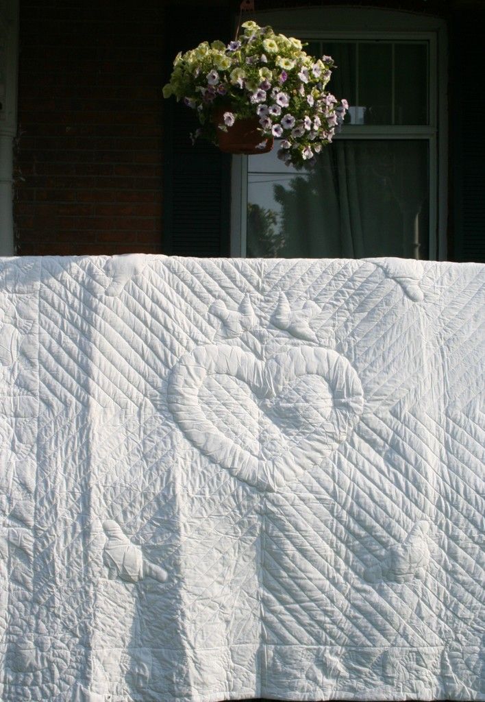 WWedding Quilt Trapunto Claddagh & Doves IMG3287  The 